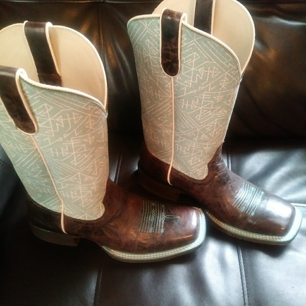 Leather boots square toed